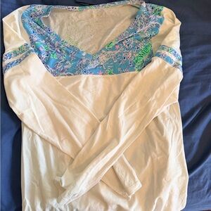 EUC Lilly Pulitzer Long-Sleeve V-Neck Top with Blue Patterned Trim